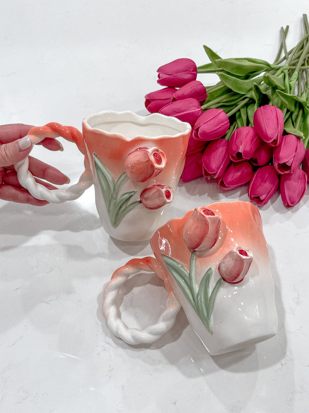 BlütenMok | Elegante Tasse mit Handgemaltem Tulpenmotiv - Brezella
