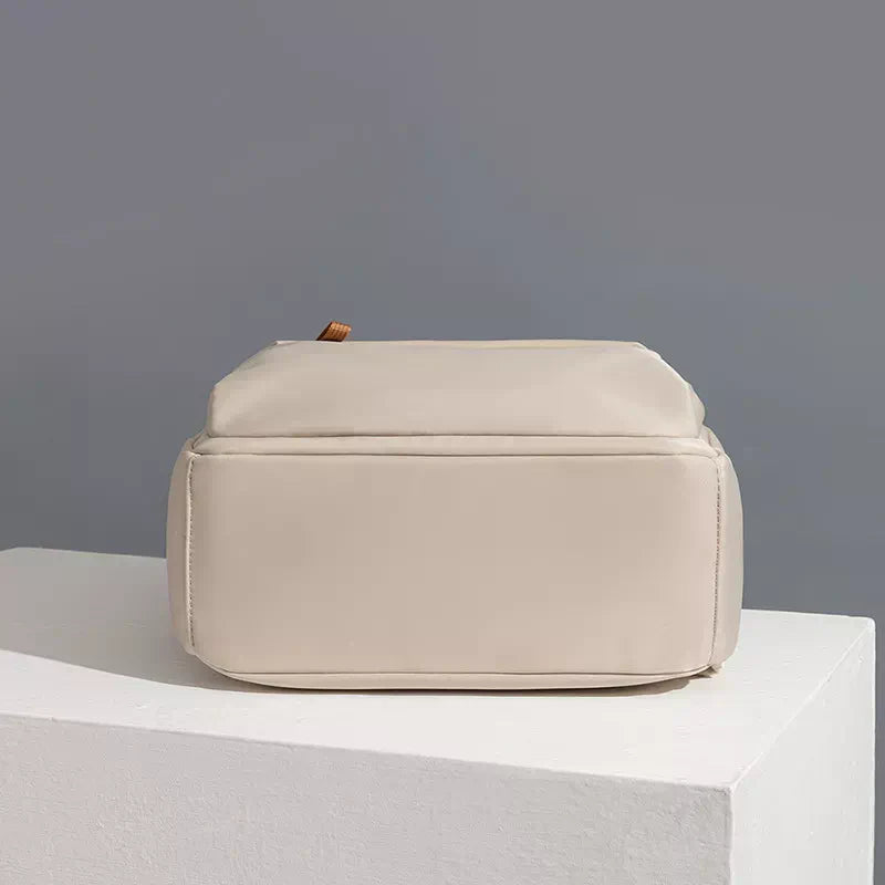 MetroEase | Minimalistischer Reise-Rucksack für den modernen Alltag - Brezella